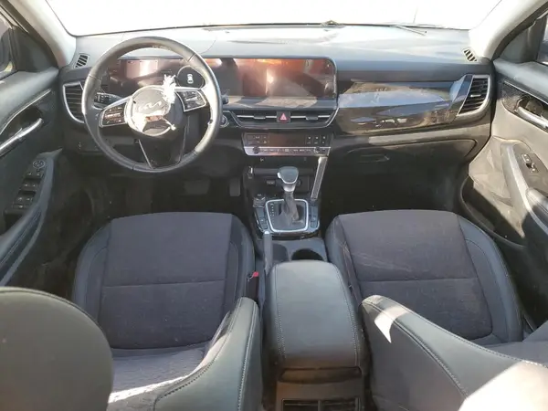 KNDEU2AA5R7565913 2024 KIA SELTOS - Image 8