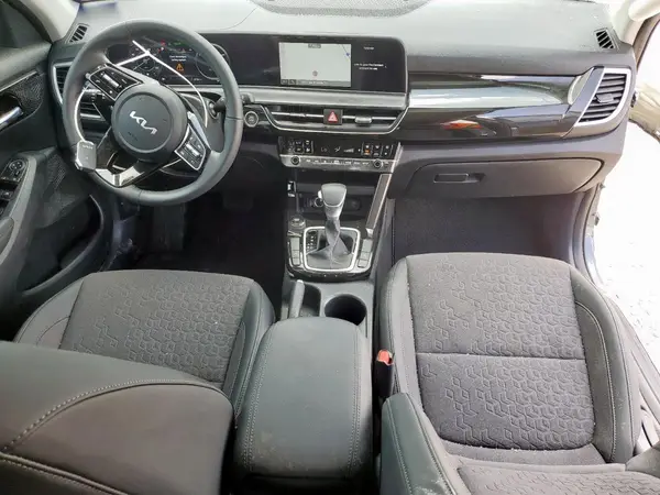 KNDEU2AA5R7618660 2024 KIA SELTOS - Image 8