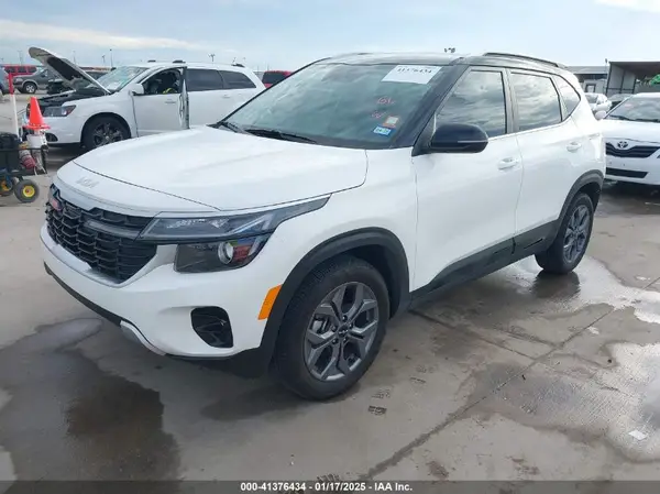 KNDEU2AA5R7635085 2024 KIA SELTOS - Image 2