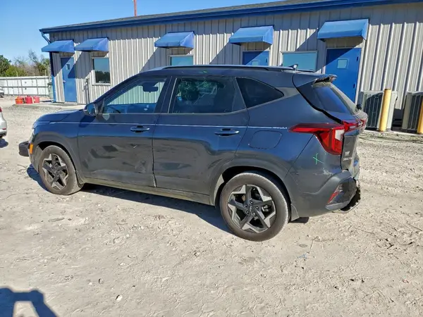 KNDEU2AA5S7735063 2025 KIA SELTOS - Image 2