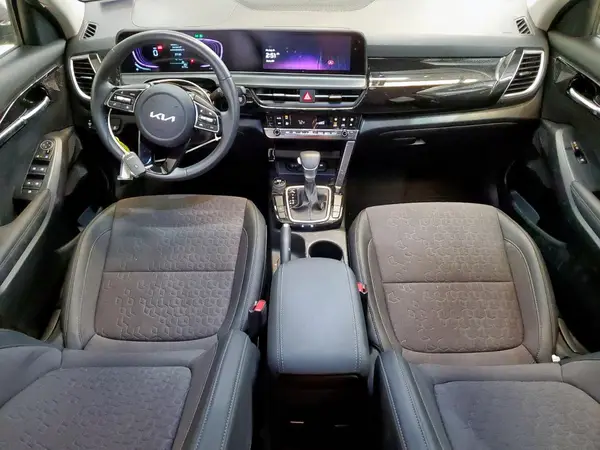 KNDEU2AA5S7779421 2025 KIA SELTOS - Image 8
