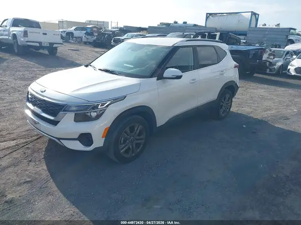 KNDEU2AA6M7057085 2021 KIA SELTOS - Image 2