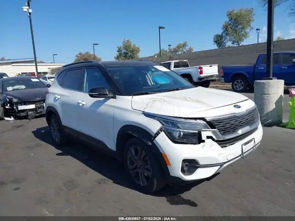 KNDEU2AA6M7099496 2021 KIA SELTOS - Image 1