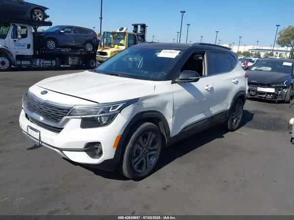 KNDEU2AA6M7099496 2021 KIA SELTOS - Image 2