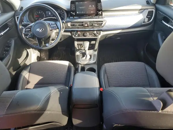 KNDEU2AA6M7167828 2021 KIA SELTOS - Image 8