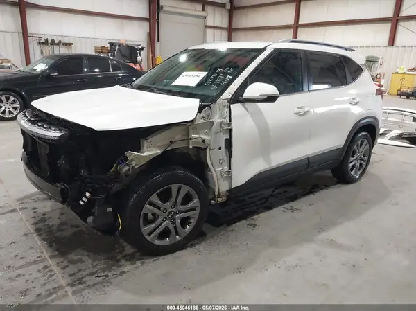 KNDEU2AA6M7171877 2021 KIA SELTOS - Image 2