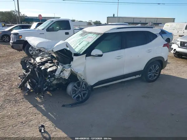 KNDEU2AA6M7217112 2021 KIA SELTOS - Image 2