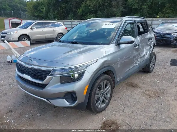 KNDEU2AA7M7107282 2021 KIA SELTOS - Image 2
