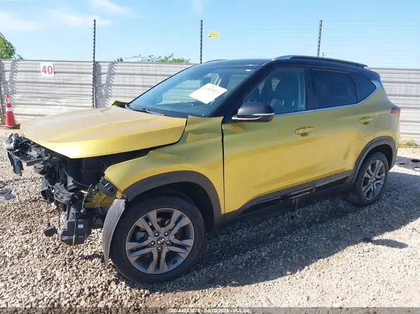 KNDEU2AA8M7116749 2021 KIA SELTOS - Image 2
