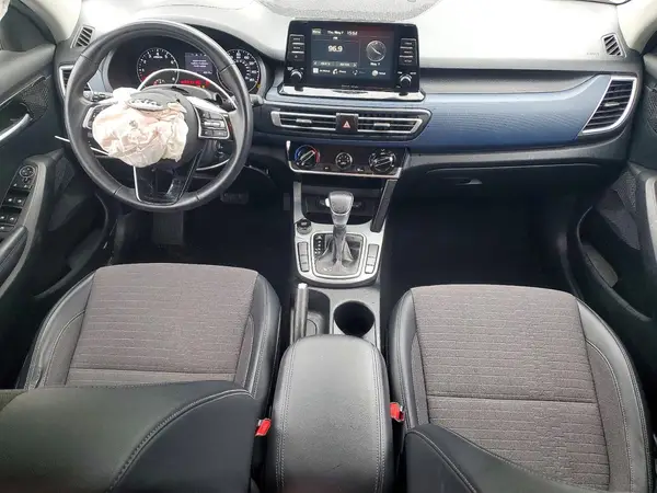 KNDEU2AA8M7168589 2021 KIA SELTOS - Image 8