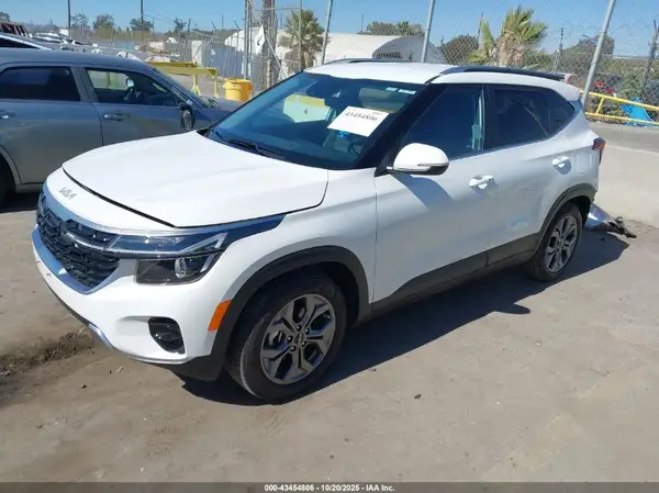 KNDEU2AA8R7613954 2024 KIA SELTOS - Image 2