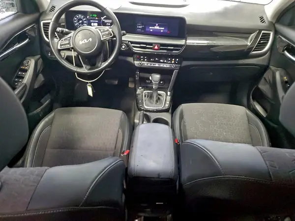 KNDEU2AA8R7636120 2024 KIA SELTOS - Image 8