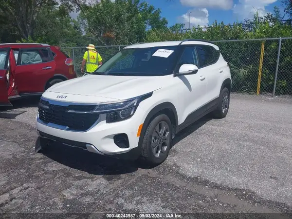 KNDEU2AA8R7662085 2024 KIA SELTOS - Image 2