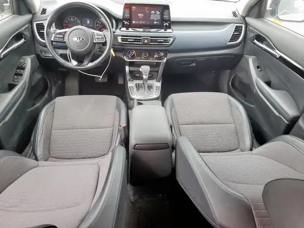 KNDEU2AAXM7046512 2021 KIA SELTOS - Image 8