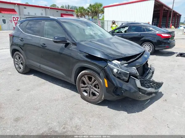 KNDEU2AAXM7082328 2021 KIA SELTOS - Image 1