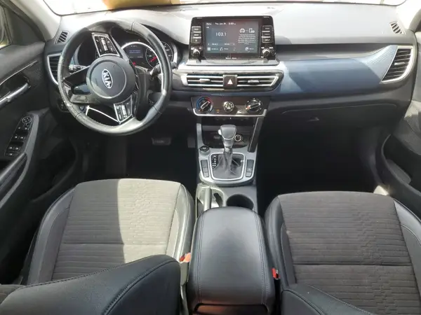 KNDEU2AAXM7110869 2021 KIA SELTOS - Image 8