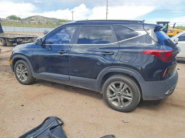 KNDEU2AAXM7115716 2021 KIA SELTOS - Image 2