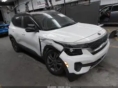 KNDEU2AAXM7135612 2021 KIA SELTOS
