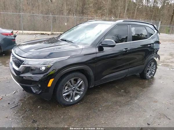 KNDEU2AAXM7225858 2021 KIA SELTOS - Image 2