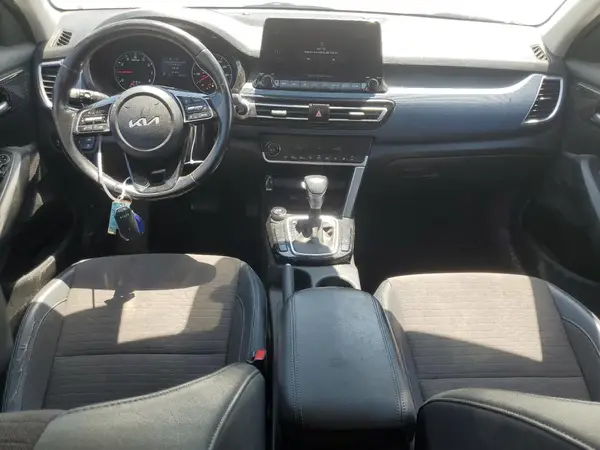 KNDEU2AAXN7235453 2022 KIA SELTOS - Image 8