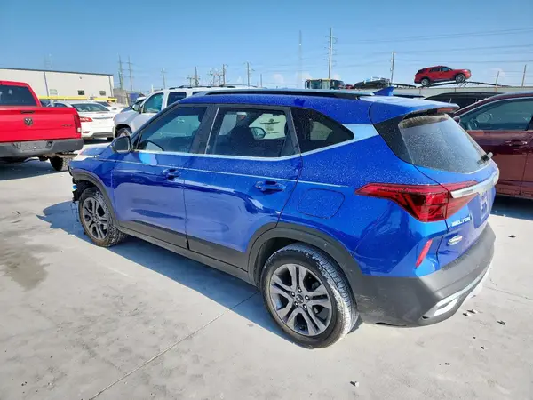 KNDEU2AAXP7394556 2023 KIA SELTOS - Image 2