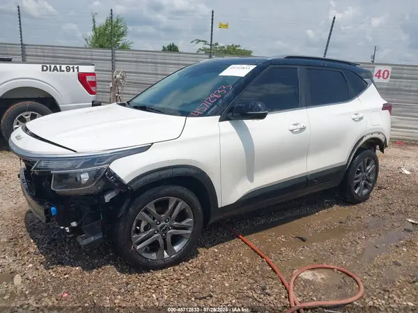 KNDEU2AAXP7398218 2023 KIA SELTOS - Image 2