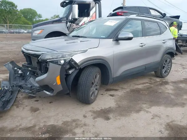 KNDEU2AAXP7429127 2023 KIA SELTOS - Image 2