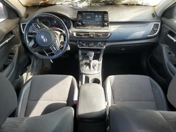 KNDEUCA21M7052228 2021 KIA SELTOS - Image 8