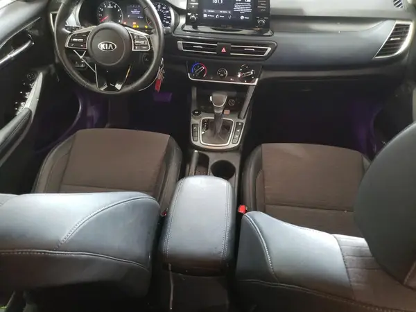 KNDEUCA21M7077310 2021 KIA SELTOS - Image 8