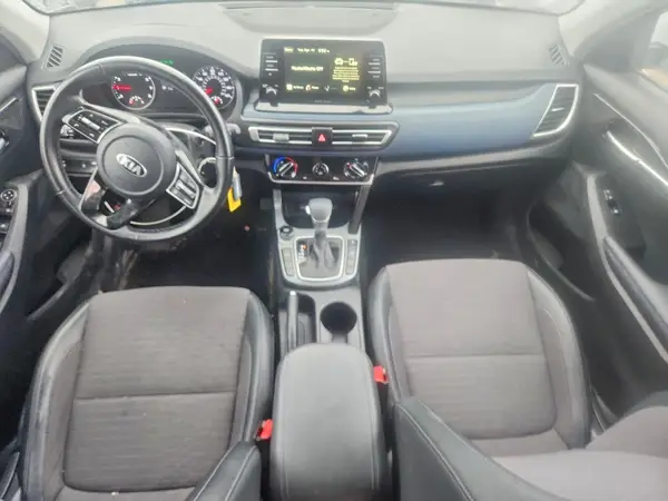 KNDEUCA21M7084144 2021 KIA SELTOS - Image 8