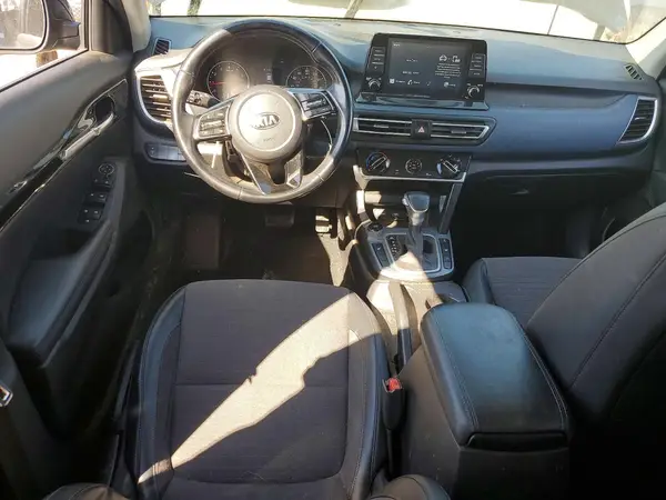 KNDEUCA21M7094804 2021 KIA SELTOS - Image 8