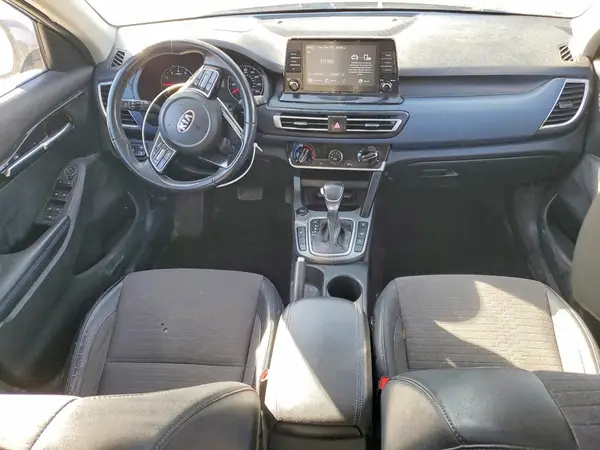 KNDEUCA23M7040940 2021 KIA SELTOS - Image 8