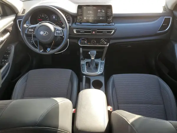 KNDEUCA23M7053798 2021 KIA SELTOS - Image 8