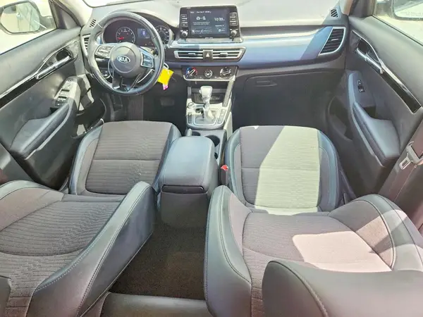 KNDEUCA23M7140049 2021 KIA SELTOS - Image 8