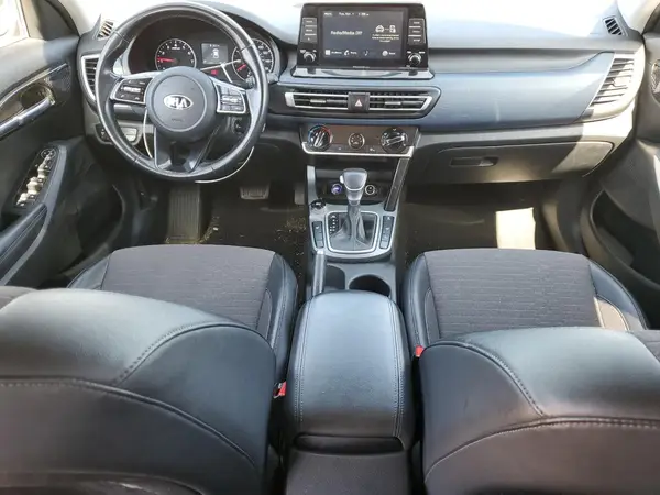 KNDEUCA25M7096104 2021 KIA SELTOS - Image 8