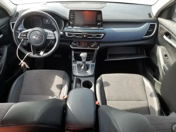KNDEUCA26M7129076 2021 KIA SELTOS - Image 8