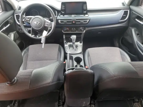 KNDEUCA27M7041556 2021 KIA SELTOS - Image 8