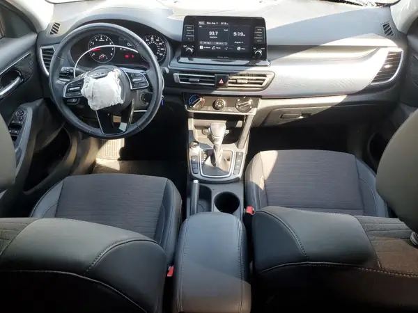 KNDEUCA27M7055201 2021 KIA SELTOS - Image 8