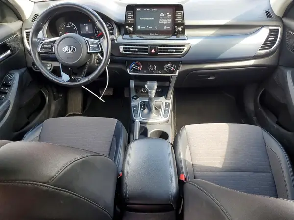 KNDEUCAA0M7040112 2021 KIA SELTOS - Image 8