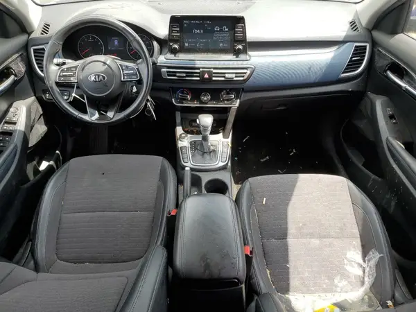 KNDEUCAA0M7082747 2021 KIA SELTOS - Image 8