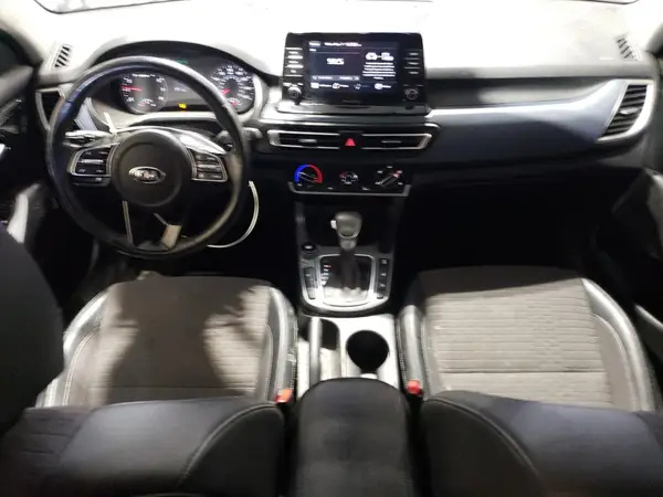 KNDEUCAA0M7110952 2021 KIA SELTOS - Image 8