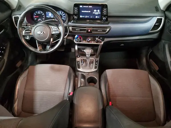 KNDEUCAA0M7223073 2021 KIA SELTOS - Image 8