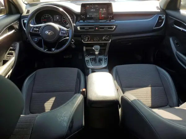 KNDEUCAA0M7228760 2021 KIA SELTOS - Image 8