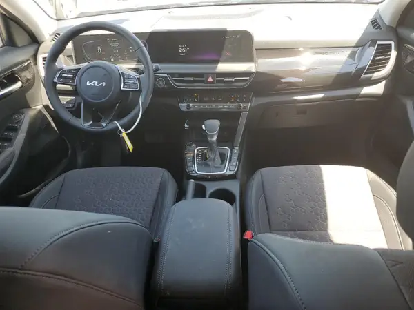 KNDEUCAA0S7814176 2025 KIA SELTOS - Image 8