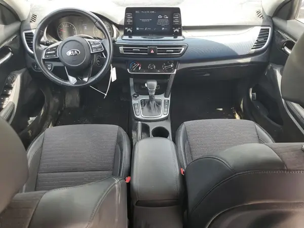 KNDEUCAA1M7083101 2021 KIA SELTOS - Image 8