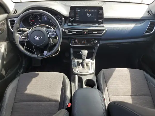 KNDEUCAA1M7149565 2021 KIA SELTOS - Image 8