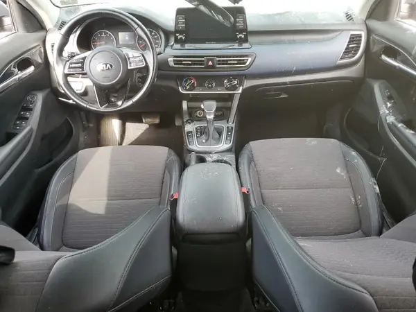 KNDEUCAA1M7176880 2021 KIA SELTOS - Image 8