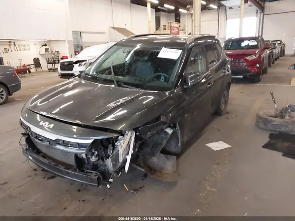 KNDEUCAA1R7471338 2024 KIA SELTOS - Image 2