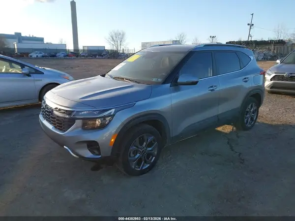 KNDEUCAA1R7624378 2024 KIA SELTOS - Image 2