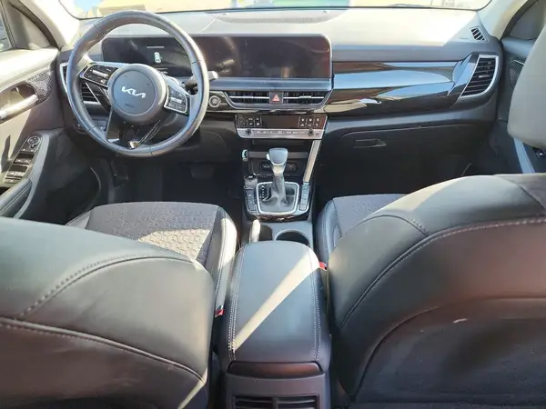 KNDEUCAA1S7732943 2025 KIA SELTOS - Image 8